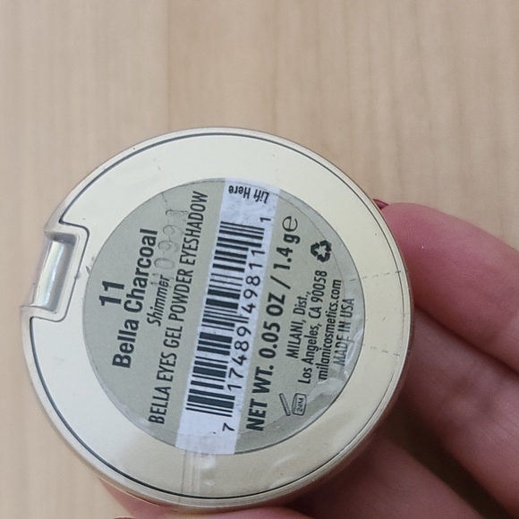 Milani Bella Eyes Gel Powder Eyeshadow, Bella Charcoal 0.05 Ounce - Picture 2 of 2